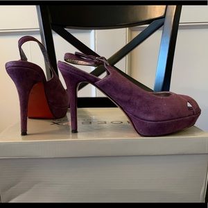 Shoebox purple pumps